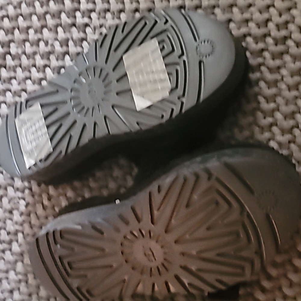 UGG - Picture 3 of 3